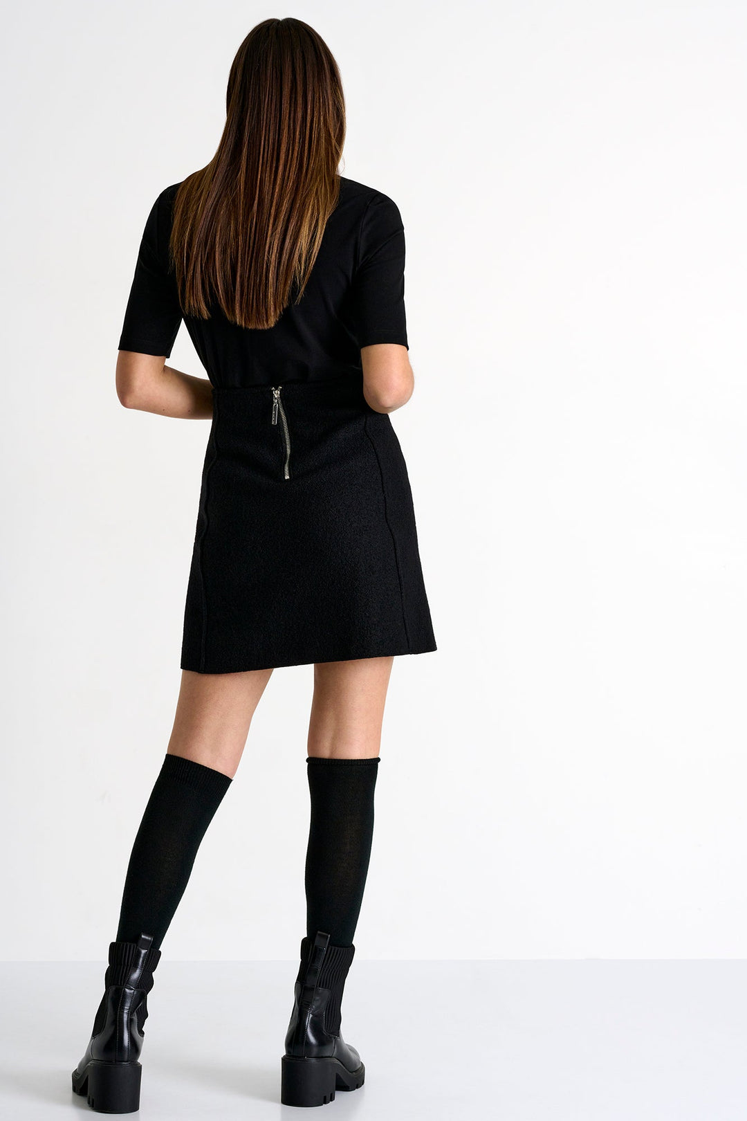52276-45-800 - Skirt 2 / 800 Caviar / 100% WOOL