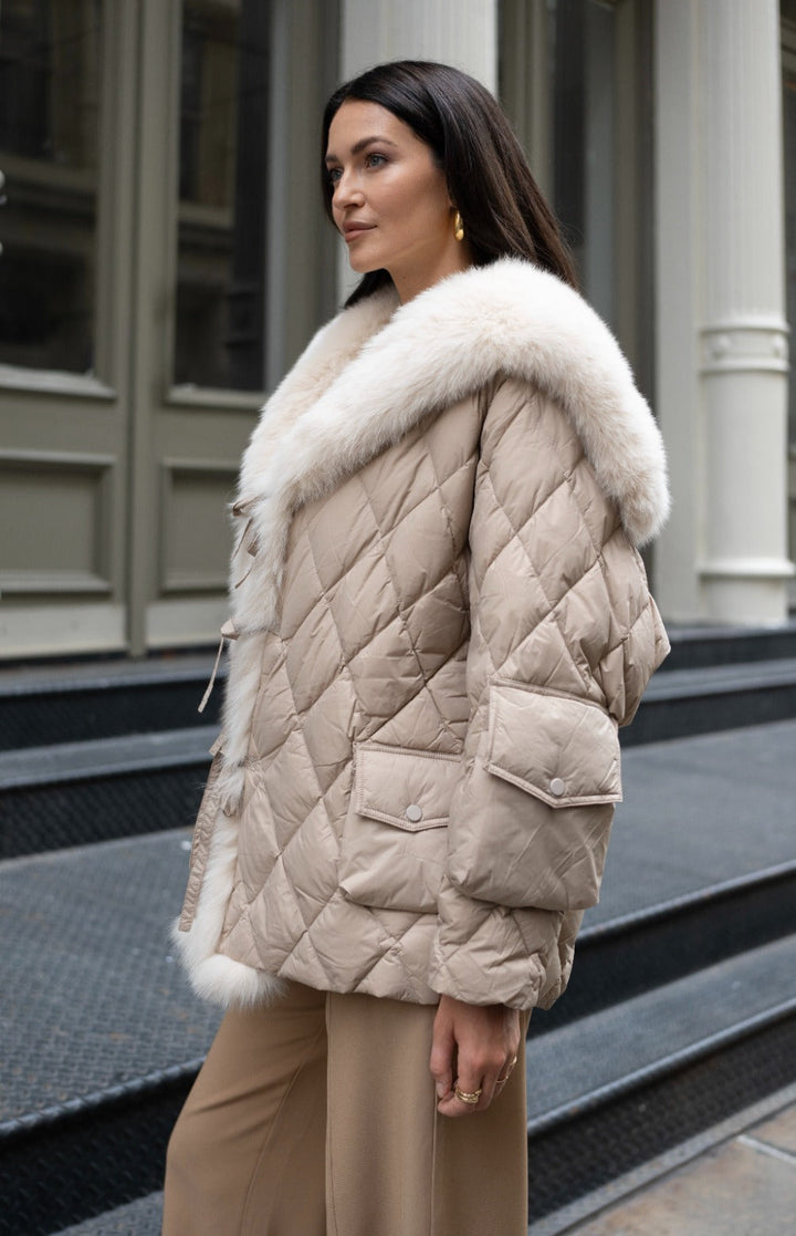 Short Down Jacket With Sailor Fox Collar in Cream