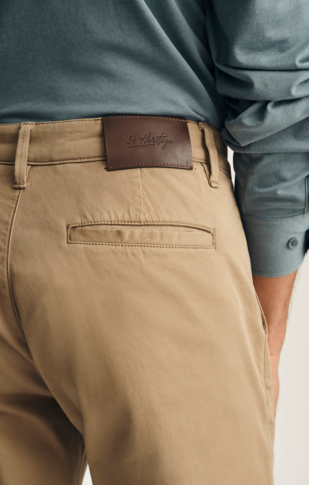 Charisma relaxed straight chino, pocket detail