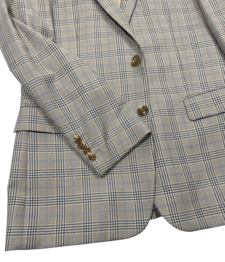 Tan sport coat.