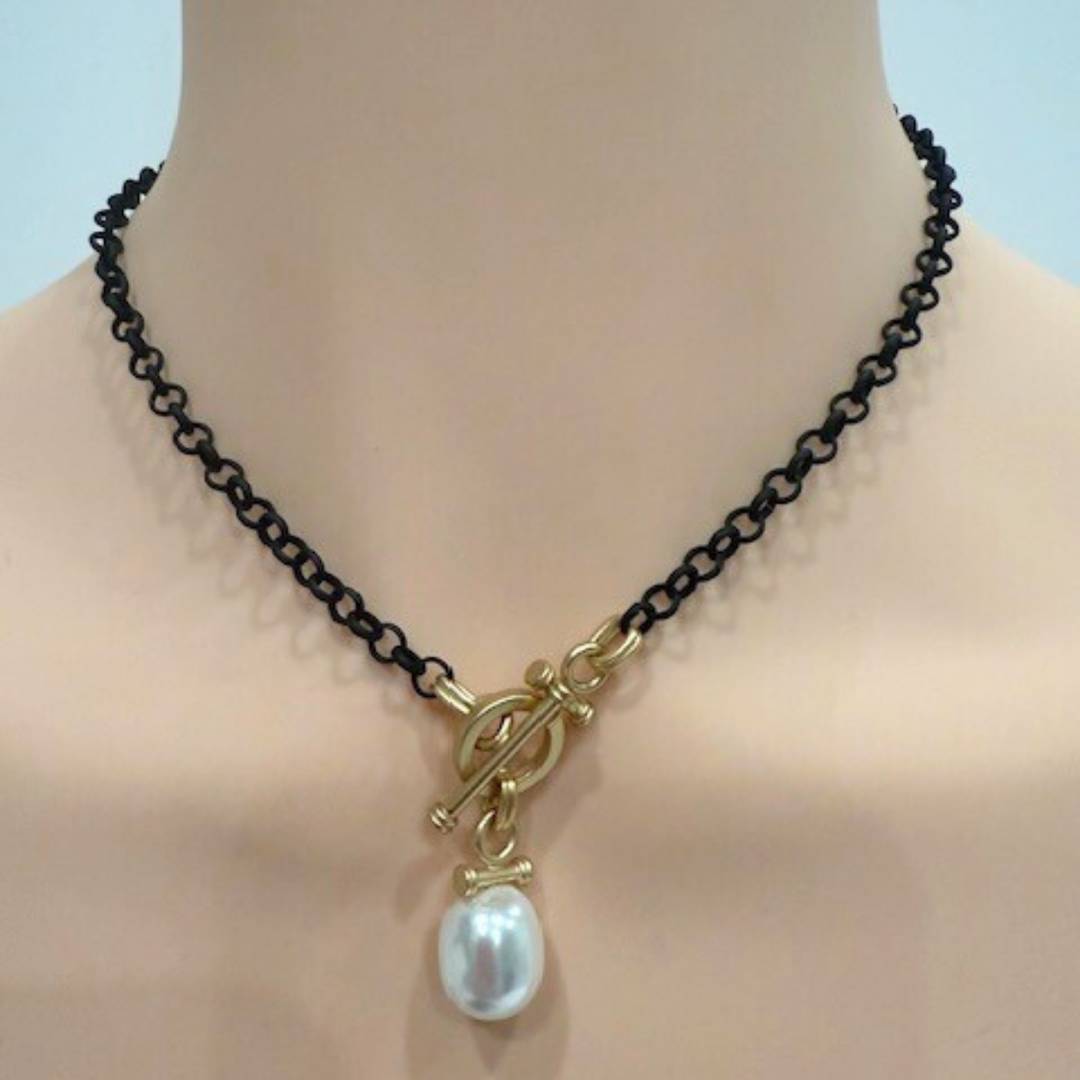 MOP On Black Rolo Chain And Matte Gold Toggle Closure