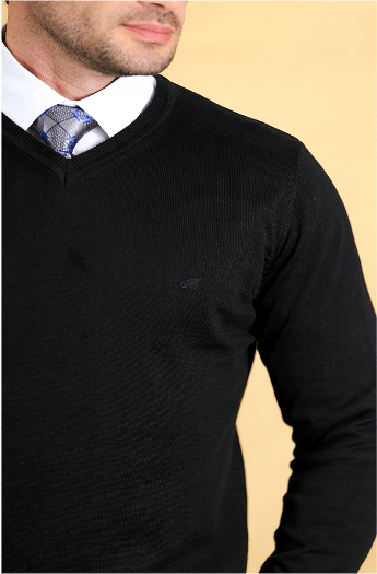 The Caravan Vneck (Classic Black)