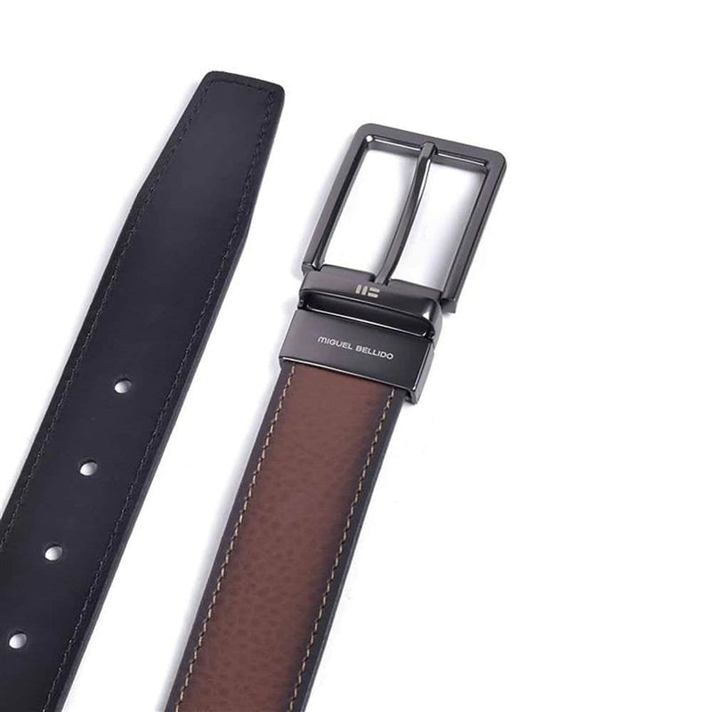 Miguel Bellido reversible leather belt buckle detail