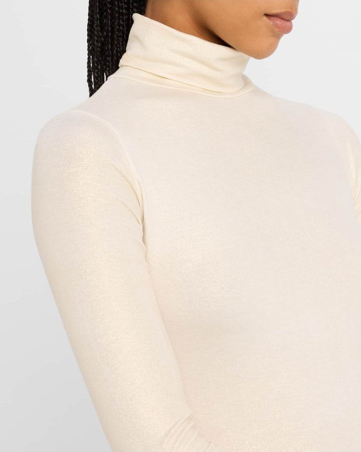 Soft Touch Lurex Metallic Turtleneck Top - Blanc